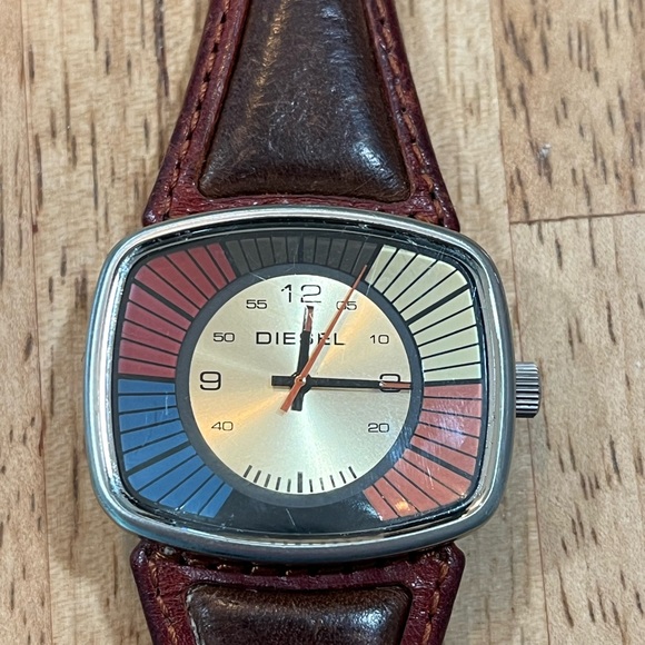 Mens Ladies Diesel DZ-3024 Square Style Watch Leather Band Rare - Picture 2 of 4